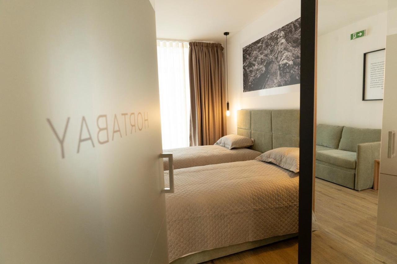 Horta Bay Aparthotel Bagian luar foto